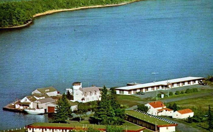 King Copper Motels - Vintage Postcard
